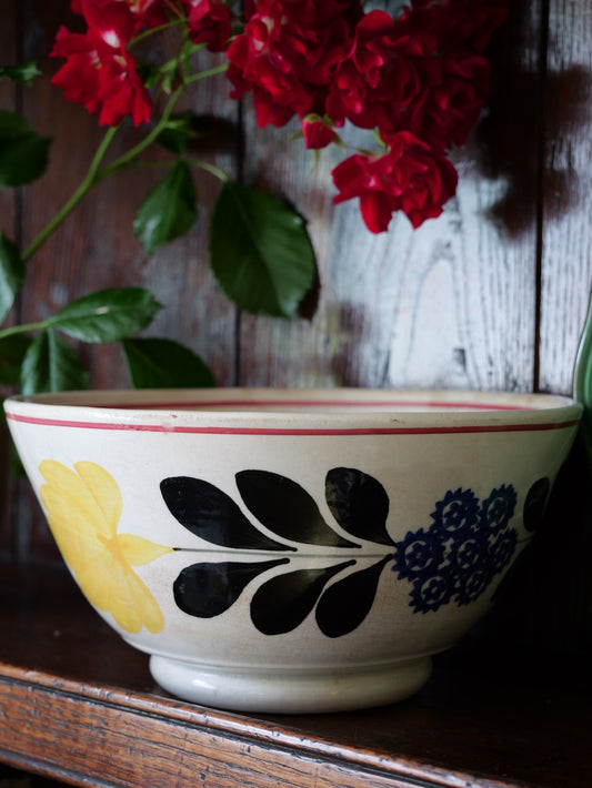 Antique Welsh Yellow Tulip Spongeware Bowl (Medium)