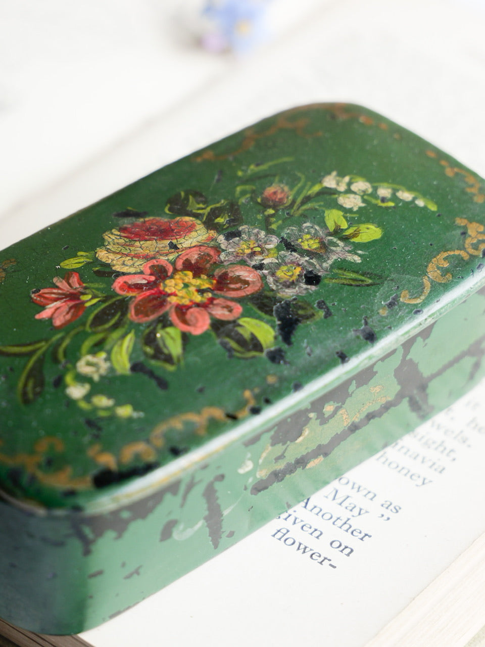 Antique Hand Painted Papier-mâché Snuff Box