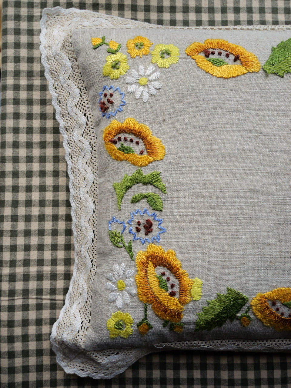 Vintage Handmade Linen Embroidered Cushion Cover (with pad)