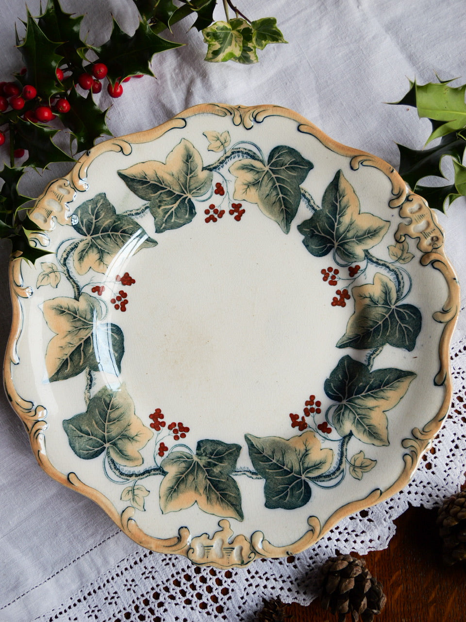 Victorian Davenport Ivy Wreath Pearlware Plate