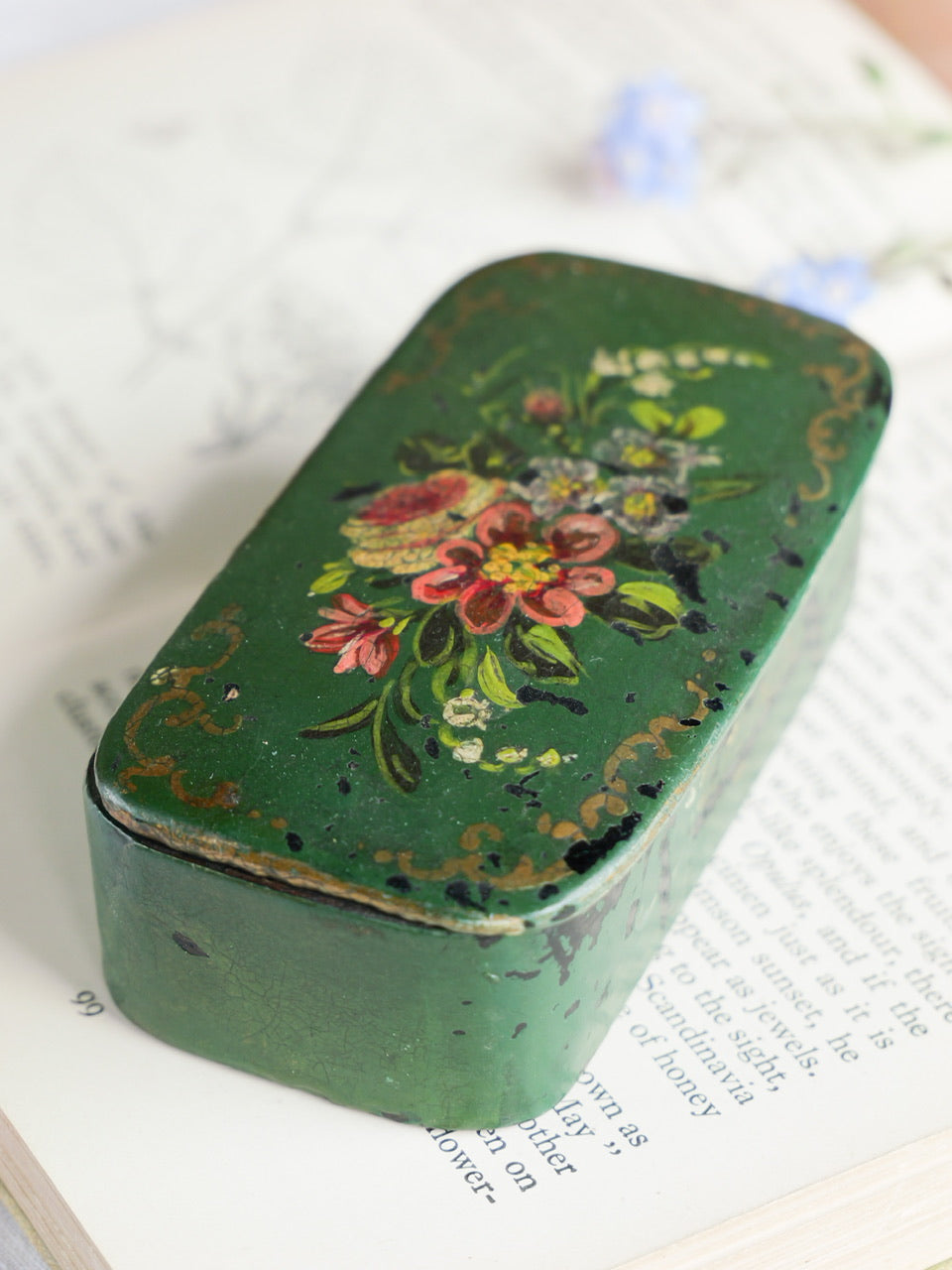 Antique Hand Painted Papier-mâché Snuff Box